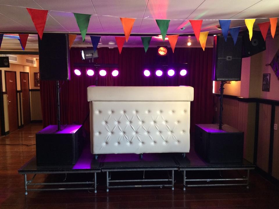 DJ Booth gecapitonneerd (wit)